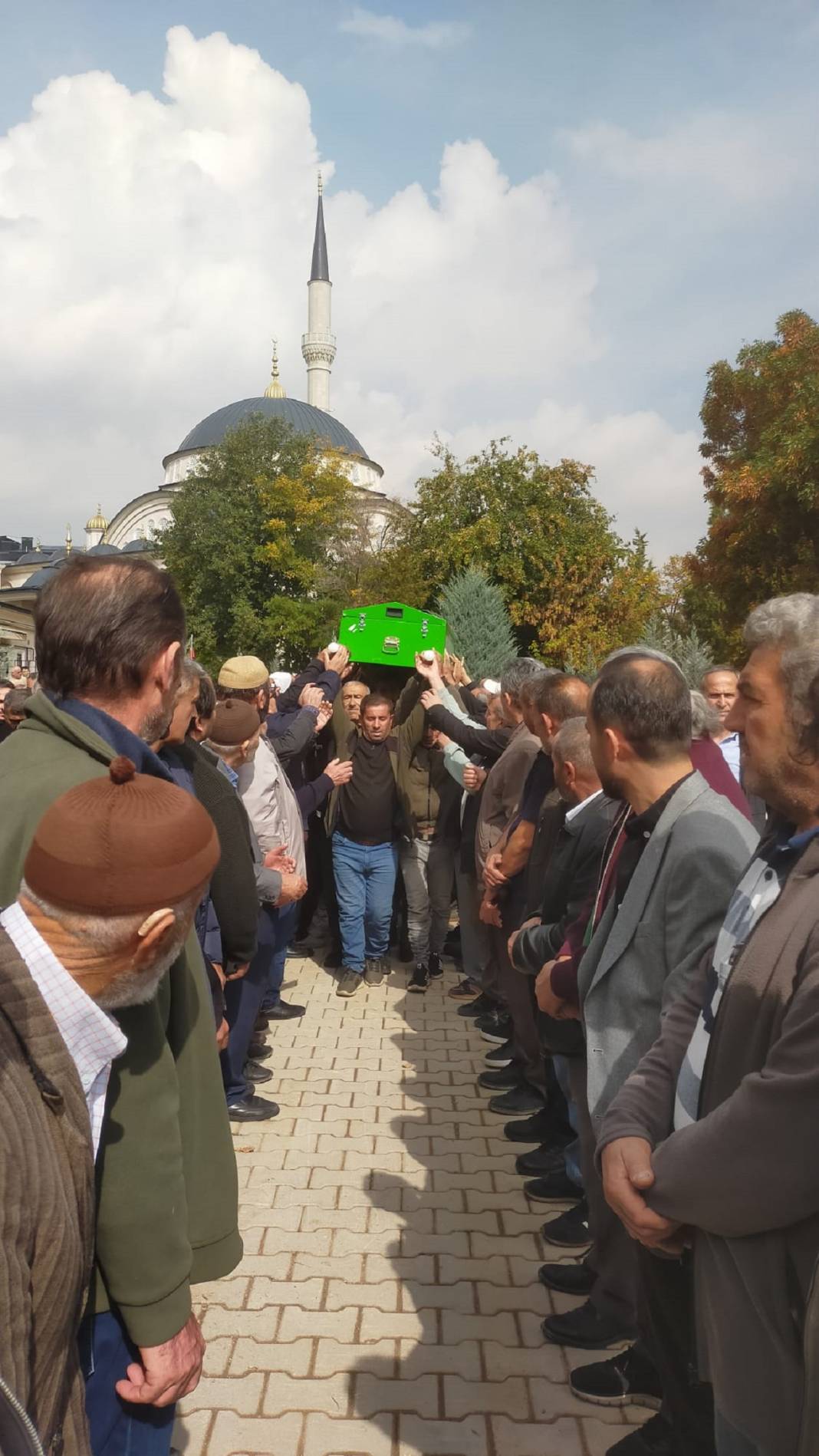 Konya genç imamına ağlıyor: Namaz kıldırırken vefat etti! 2